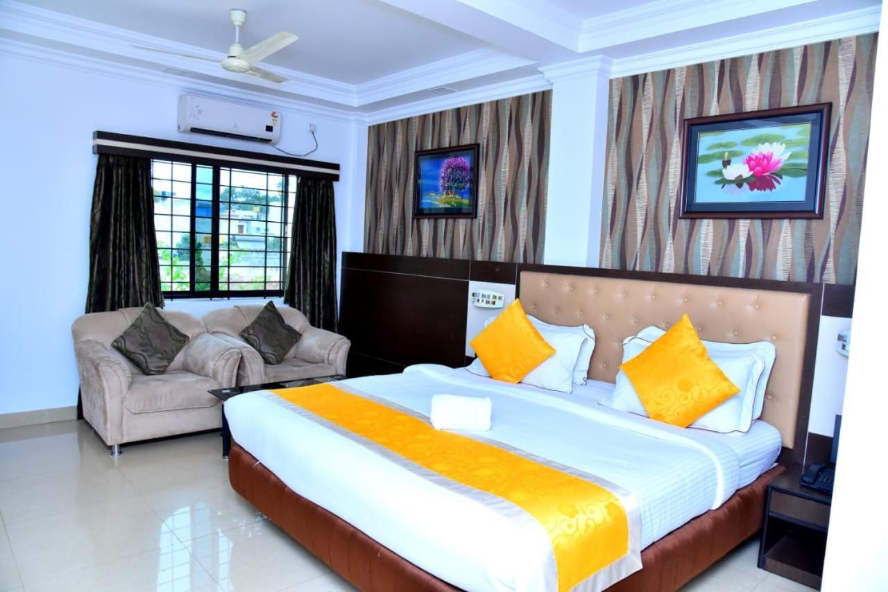 The Grand Krishna Luxury Hotel Chikmagalur Bagian luar foto